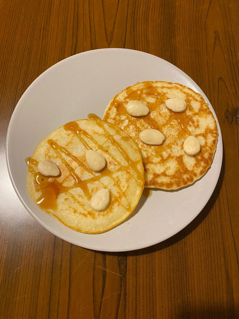 pancake con mandorle dolci e torte