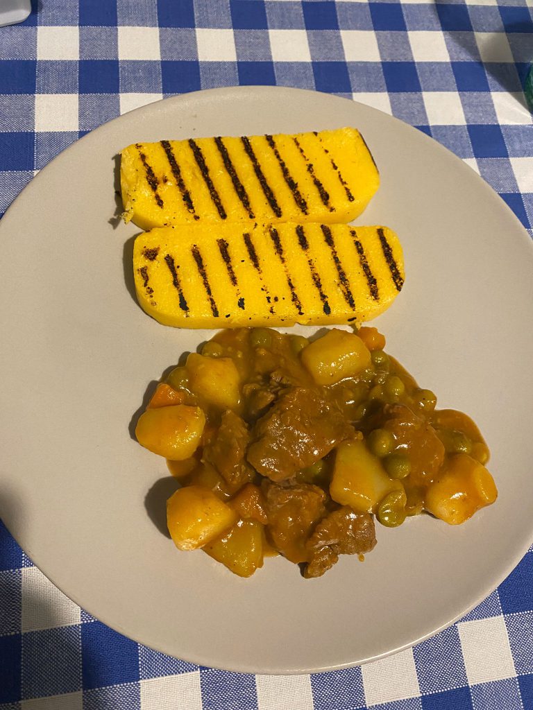 Spezzatino in bianco con patate e piselli secondi piatti