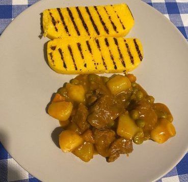 Spezzatino in bianco con patate e piselli secondi piatti