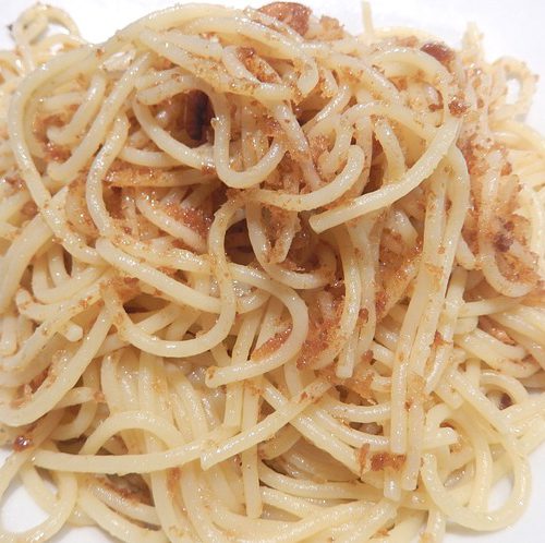 pasta aglio olio mollica e peperoncino