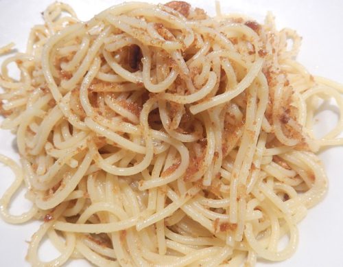 pasta aglio olio mollica e peperoncino